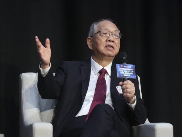 Matematikawan terkemuka Shing-Tung Yau memimpin upaya China untuk Olimpiade Matematika 2030.