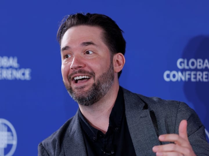 Eksklusif: Pendiri Reddit Alexis Ohanian bergabung dengan tawaran Frank McCourt untuk TikTok.