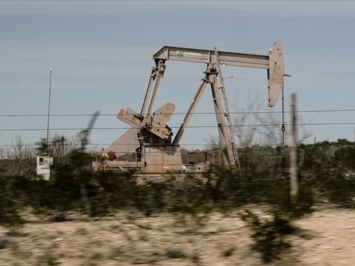 Goldman melihat risiko penurunan terhadap proyeksi harga minyak untuk tahun 2025/2026.
