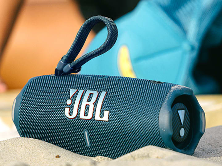 Speaker JBL Flip 7 dan Charge 6 yang baru meningkatkan daya tahan baterai dan kualitas suara.