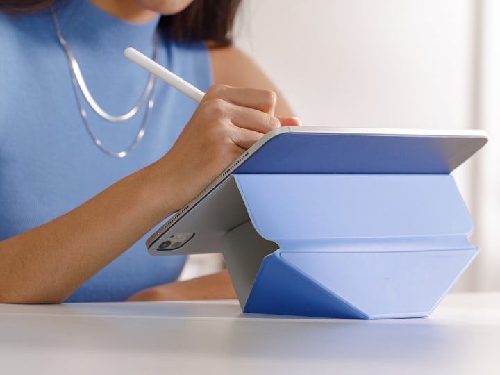 Kasus origami baru dari Moft meningkatkan iPad untuk ergonomi yang lebih baik.