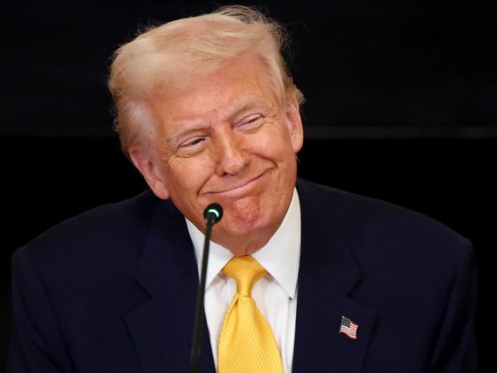 Trump mengalihkan investasi 'Made-in-America' ke perusahaan crypto Singapura.