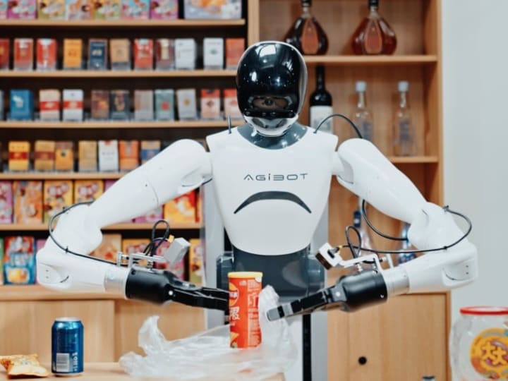 Start-up China menargetkan 5.000 robot tahun ini, menantang Optimus milik Elon Musk.