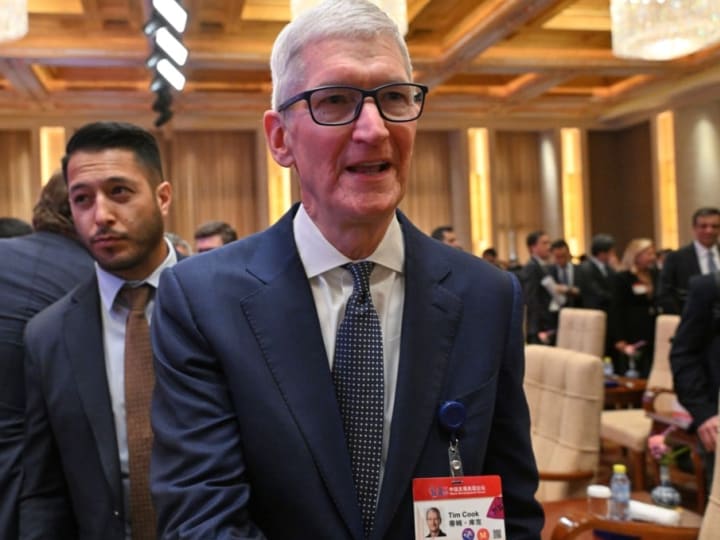 CEO Apple bertemu pejabat tinggi China dalam upaya memikat tetapi tidak memberikan pembaruan AI.