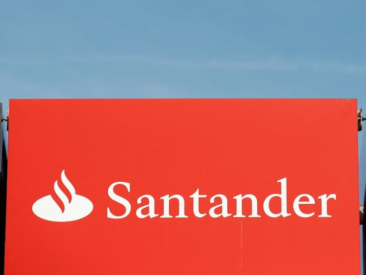 Santander UK memenangkan tawaran untuk membatalkan gugatan terkait penipuan pembayaran dorong.