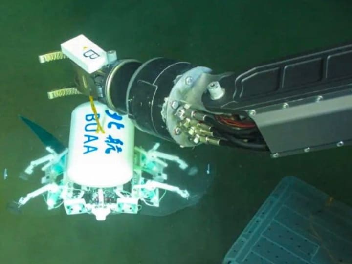 Drone kecil Cina menantang kedalaman – dan jangkauan AS – di titik terdalam Bumi.
