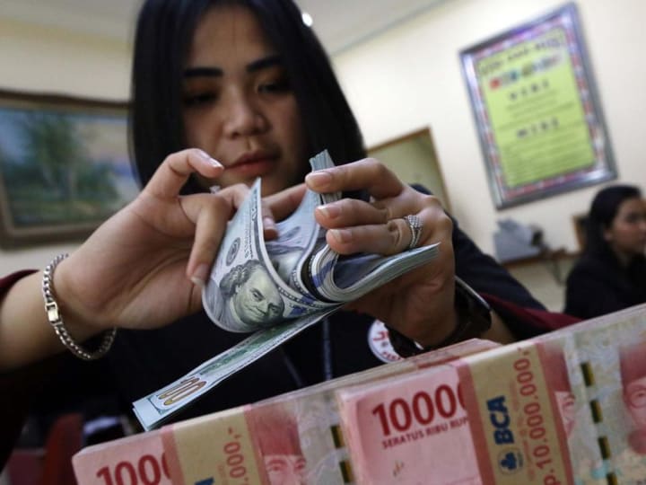 Rupiah Patahkan Tren Pelemahan, Dolar Ditutup Turun ke Rp16.575