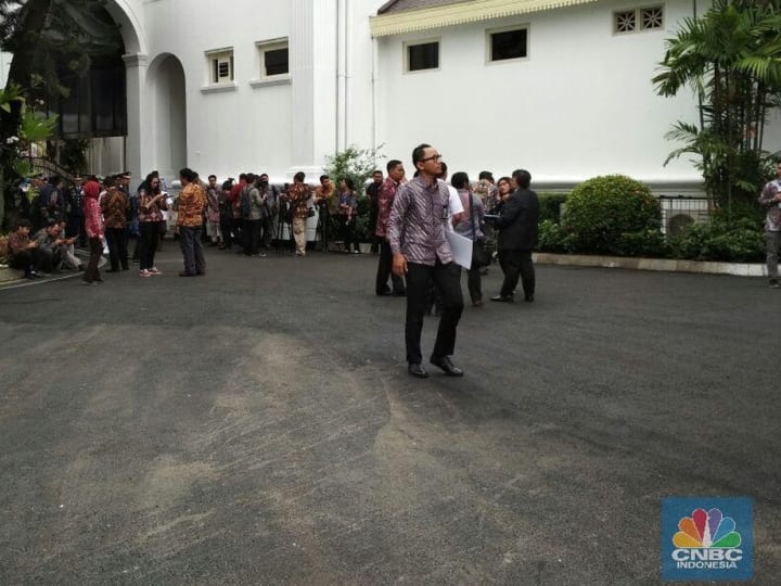 Istana Buka Suara Soal Anjloknya Saham RI
