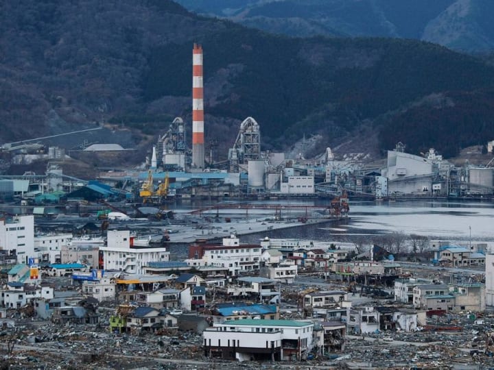 Robot untuk mengekstrak 41,5 ton kantong pasir radioaktif di pabrik Fukushima Jepang.
