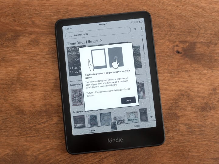 Beberapa Kindle sekarang memungkinkan Anda untuk mengetuk dua kali di mana saja untuk membalik halaman.