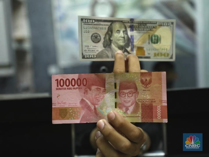 Rupiah Menguat Jelang Lebaran, Dolar Ditutup Turun ke Rp16.555
