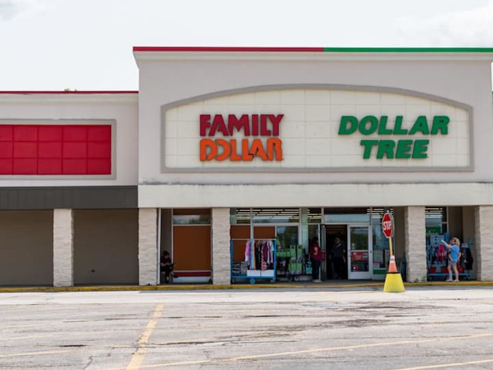 Saham Dollar Tree melonjak setelah penjualan Family Dollar senilai Rp 16.45 triliun ($1 miliar) .