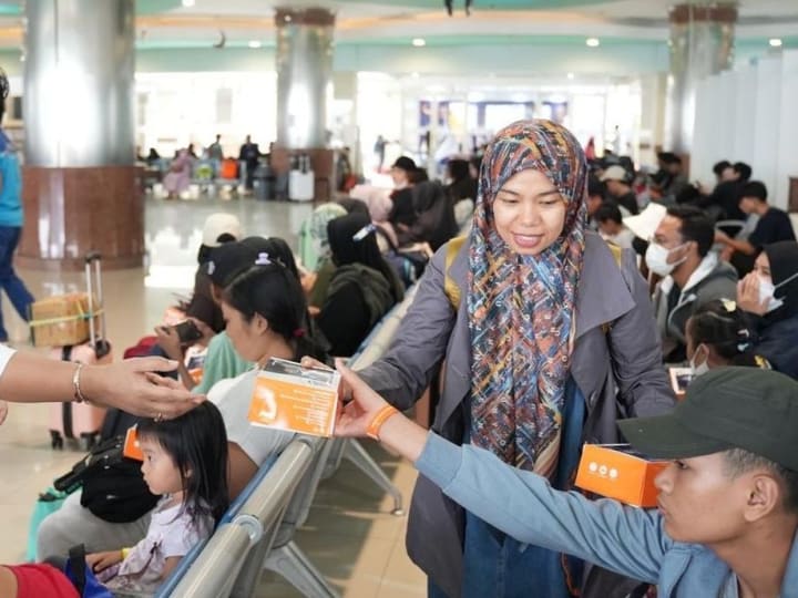 Mantap! BNI Bagi-bagi Takjil & Pengobatan Gratis di Posko Mudik BUMN
