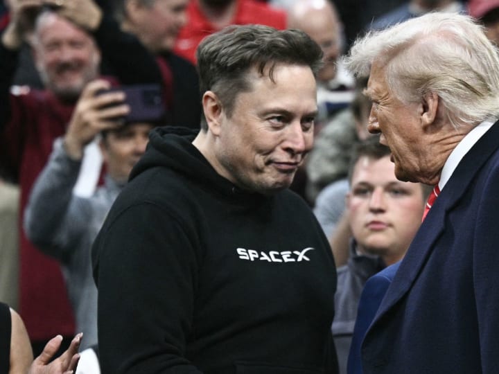 Musk menggeser Rp 1.32 quadriliun ($80 miliar)  dalam aset, membentuk ulang pemerintahan — hanya minggu biasa di kantor.