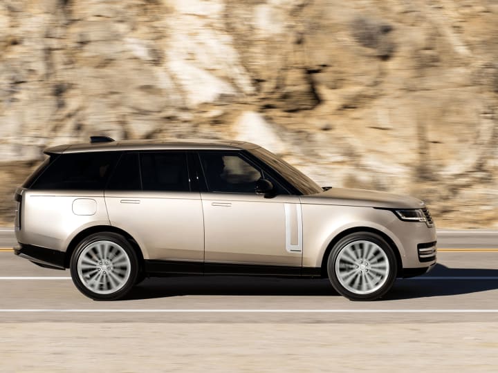 Jaguar Land Rover menghentikan pengiriman ke AS karena tarif Trump.