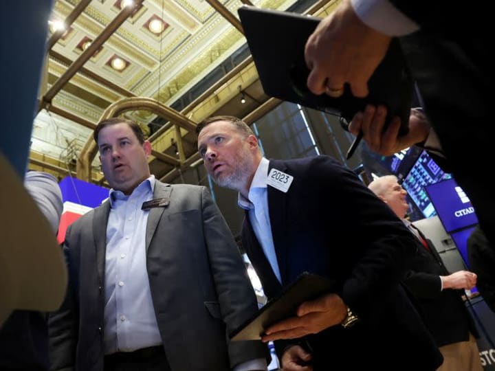 Wall Street Rebounds as Tech and Financial Stocks Surge Amid Tariff Negotiation Hopes