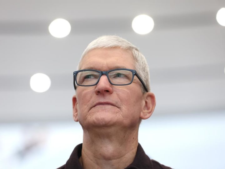 Apple Hadapi Tantangan Hukum dan Tarif: Dampak pada Pendapatan dan Pasar