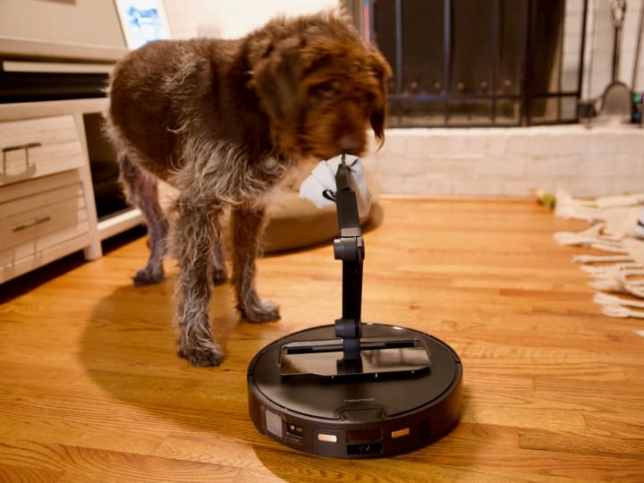 Robot Vacuum Saros Z70 dengan Lengan Pintar: Canggih tapi Belum Sempurna