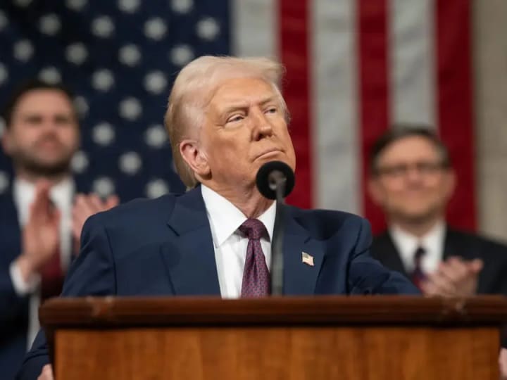 Donald Trump Ancaman Tarif 25% ke Apple Karena iPhone Tak Diproduksi di AS