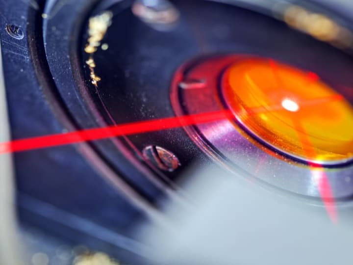 Laser Serat 2 kW Portabel Tahan Suhu Ekstrem Buatan Tiongkok