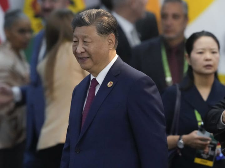 Starmer menyerukan hubungan yang kuat antara Inggris dan China saat ia bertemu dengan Xi di Brasil.