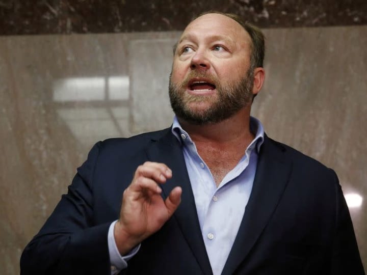 Perusahaan yang terkait dengan Alex Jones menantang pembelian Infowars oleh The Onion.