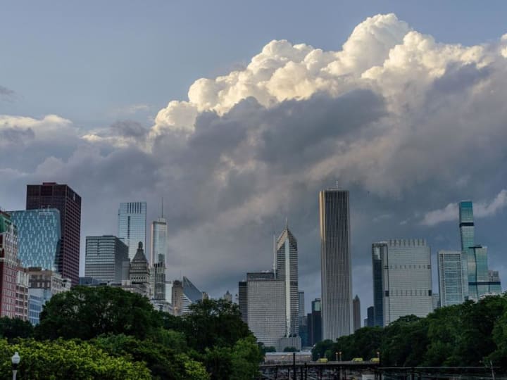 S&P memperingatkan bahwa mereka mungkin menurunkan peringkat kredit Chicago di tengah pertarungan anggaran.