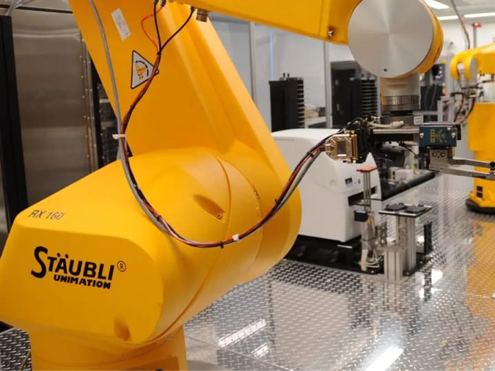 Laboratorium Robotik Pertama yang Mempercepat Penemuan Quantum Dots Dengan AI