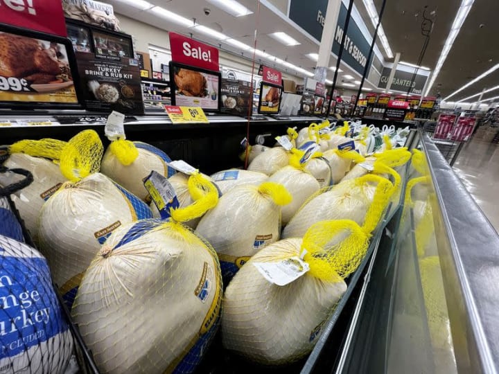 Biaya kalkun yang lebih rendah mempersiapkan meja untuk pesta Thanksgiving yang lebih murah di AS tahun ini.