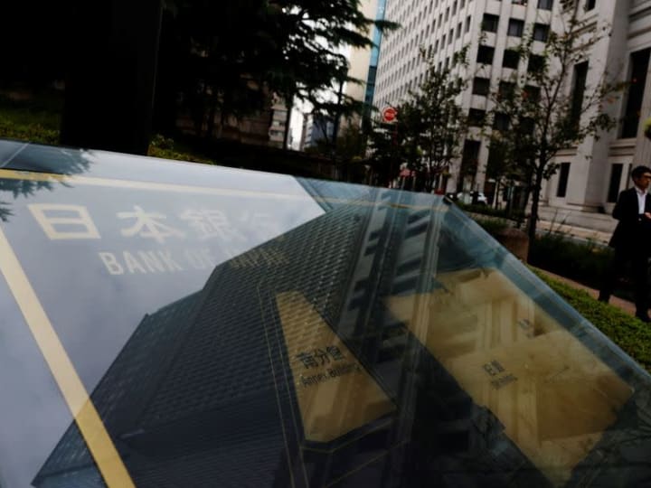 BOJ akan menaikkan suku bunga pada bulan Desember seiring melemahnya yen dan kembalinya Trump, kata mayoritas analis: survei Reuters.