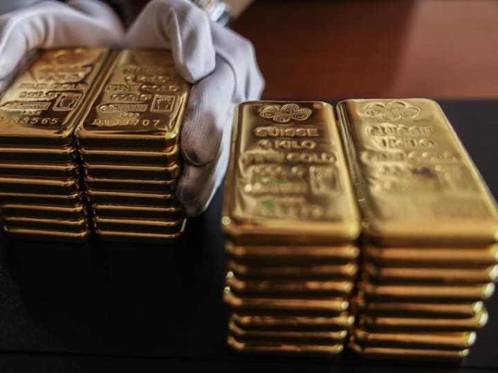Emas siap untuk lonjakan mingguan terbesar dalam 13 bulan karena permintaan sebagai tempat berlindung.