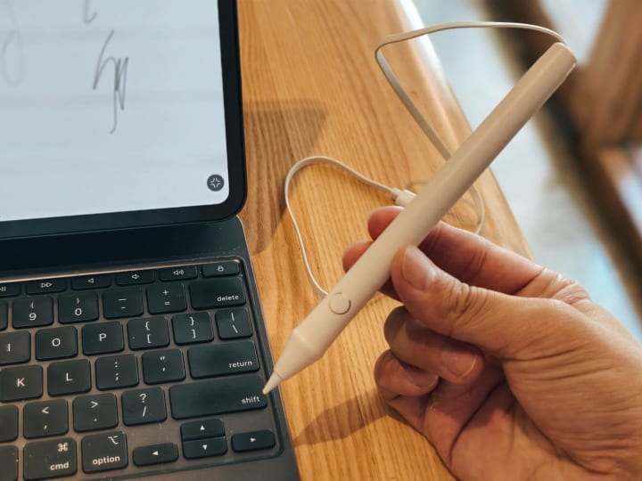 SonarPen 2 adalah stylus paling terjangkau untuk iPad yang berfungsi dengan baik.