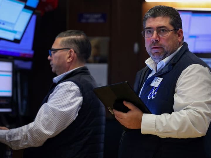 Futures tenang saat investor mempertimbangkan ancaman tarif Trump.
