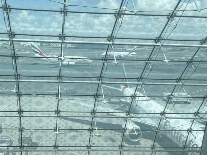 Emirates Airline mengatakan 'sayap terpangkas' akibat keterlambatan Boeing.
