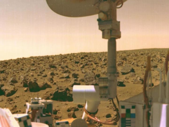 Pendarat Viking NASA mungkin telah secara tidak sengaja membunuh kehidupan alien di Mars, klaim seorang ilmuwan.