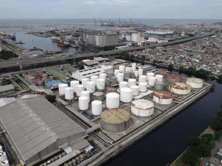Minyak Berfluktuasi dalam Perdagangan Tipis di Tengah Gencatan Senjata dan Ketidakpastian OPEC+