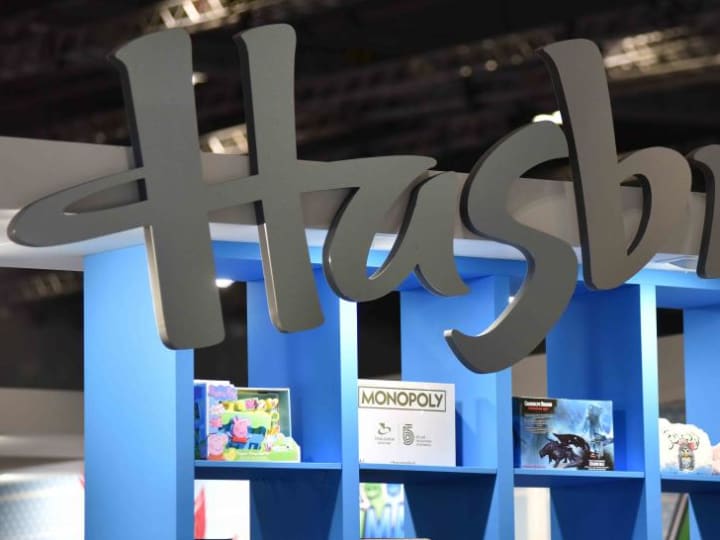 Pergerakan Saham Teratas Saat Ini: Hasbro, MicroStrategy, Super Micro Computer, dan Lainnya