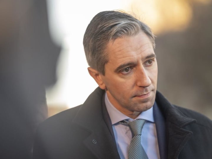 Pemungutan Suara Irlandia Mendekati Akhir Saat Survei Keluar Menempatkan PM Harris dan Sinn Fein Setara