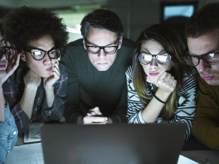 Menuju Digital, 2025: 'Ekonomi Tidak Sabar' Versus 'Refleks Ragu'