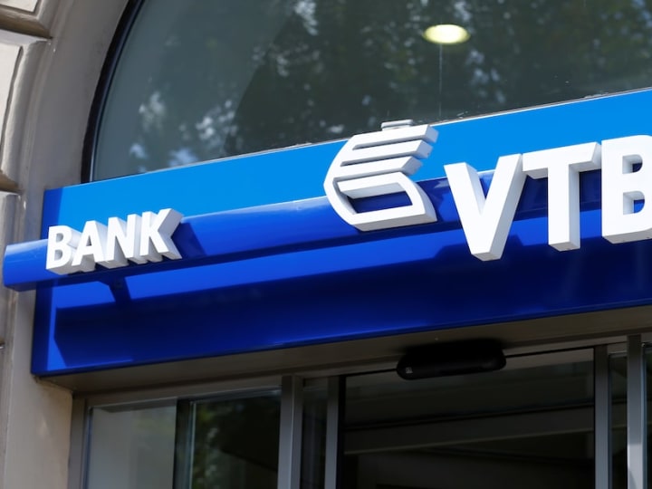 Eksklusif: VTB Rusia memperkirakan laba 2025 sebesar 400 miliar rubel.
