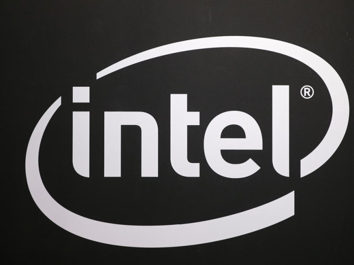 CEO Intel Gelsinger pensiun; Zinsner dan Johnston Holthaus ditunjuk sebagai co-CEO sementara.