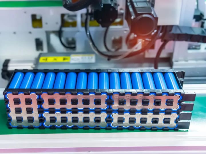 Baterai proton terobosan mengalahkan batas lithium, menawarkan 3.500 siklus pengisian.