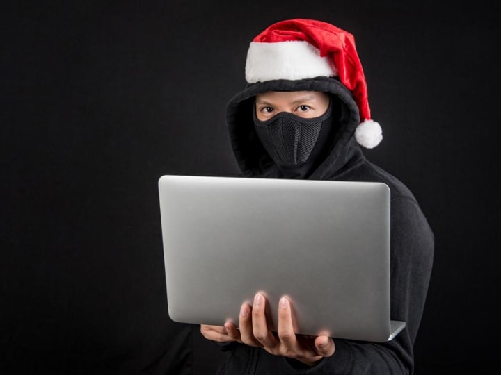 Mungkin ini adalah waktu Natal, tetapi dunia di luar sana masih berbahaya.
