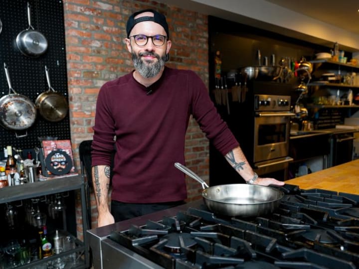 Bagaimana Andrew Rea dari 'Binging With Babish' Berencana untuk Memperluas Alam Kulinernya