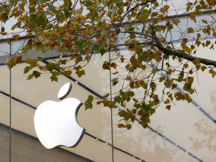 Apple berencana untuk berinvestasi dalam pabrik manufaktur di Indonesia, kata menteri.