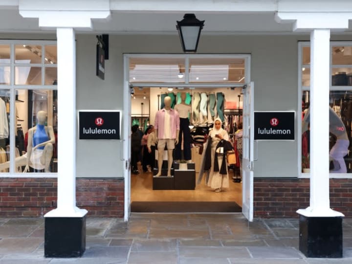 Saham Lululemon melonjak seiring permintaan liburan membantu meningkatkan proyeksi dan hasil.