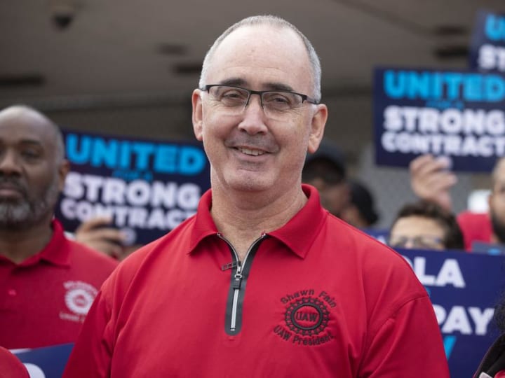UAW Merayakan Kemenangan di Stellantis Setelah Kepergian CEO