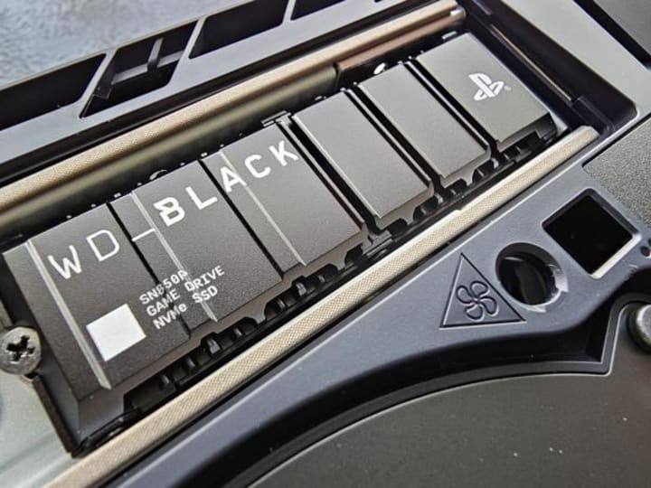 Menginstal 8TB Penyimpanan Berkecepatan Tinggi Tambahan di PS5 Pro Saya