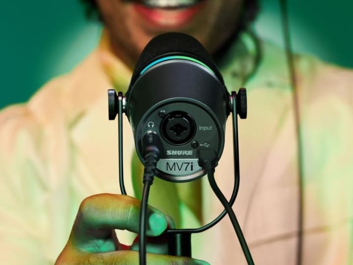 MV7i dari Shure adalah mikrofon pertama di dunia yang dilengkapi dengan antarmuka audio bawaan?