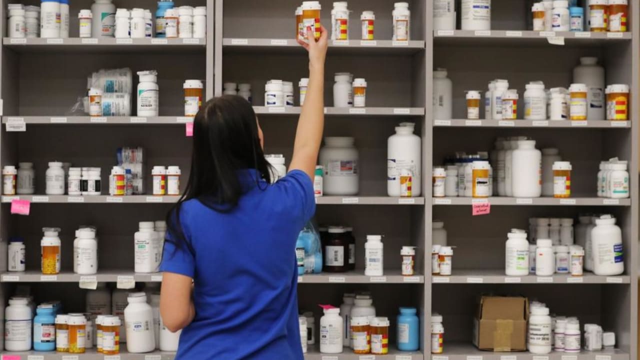 Pembuat undang-undang Mengawasi RUU yang Memaksa Perantara Obat untuk Menjual Apotek